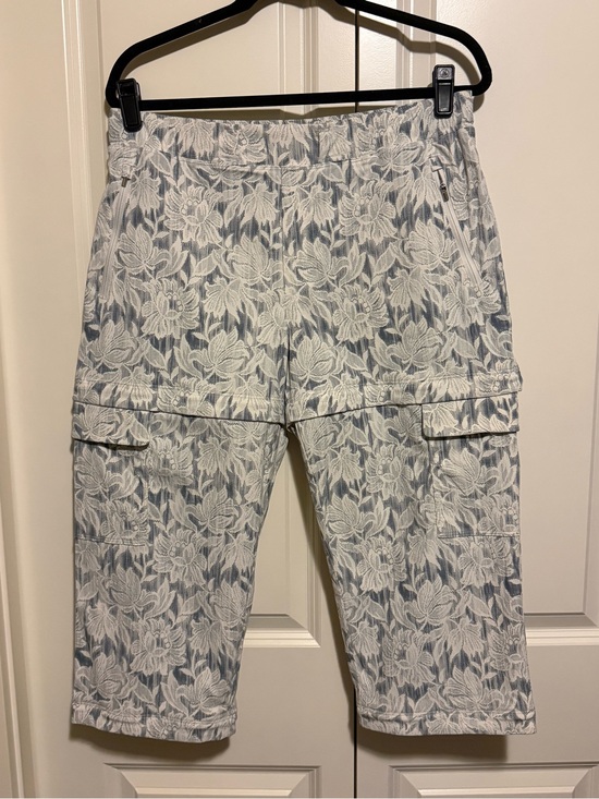 Athleta Pants - Athleta Floral Convertible Cargo Capri Pants/Shorts- Light Blue & White